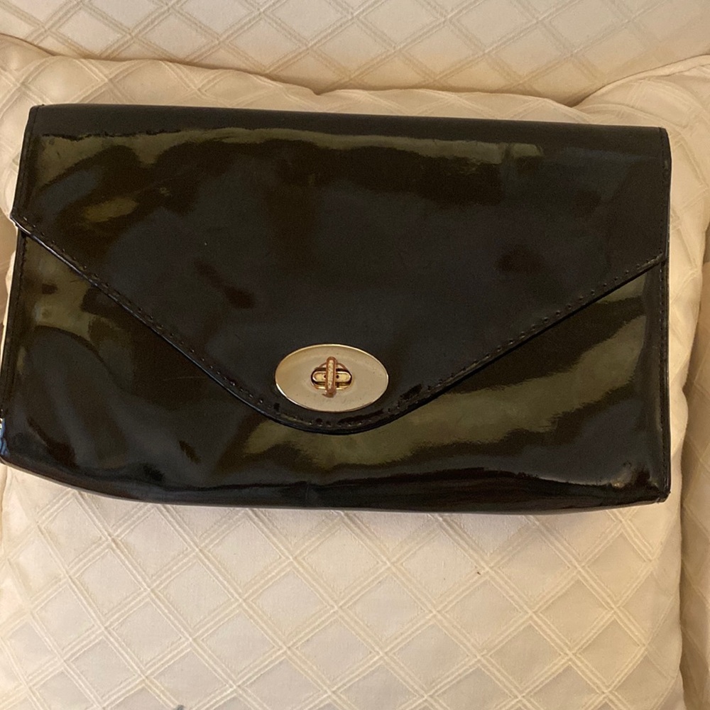 GUC. H&M black patent leather clutch. Gold tone hardware.